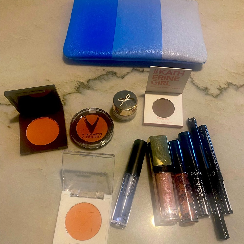 Makeup with bag, never used
